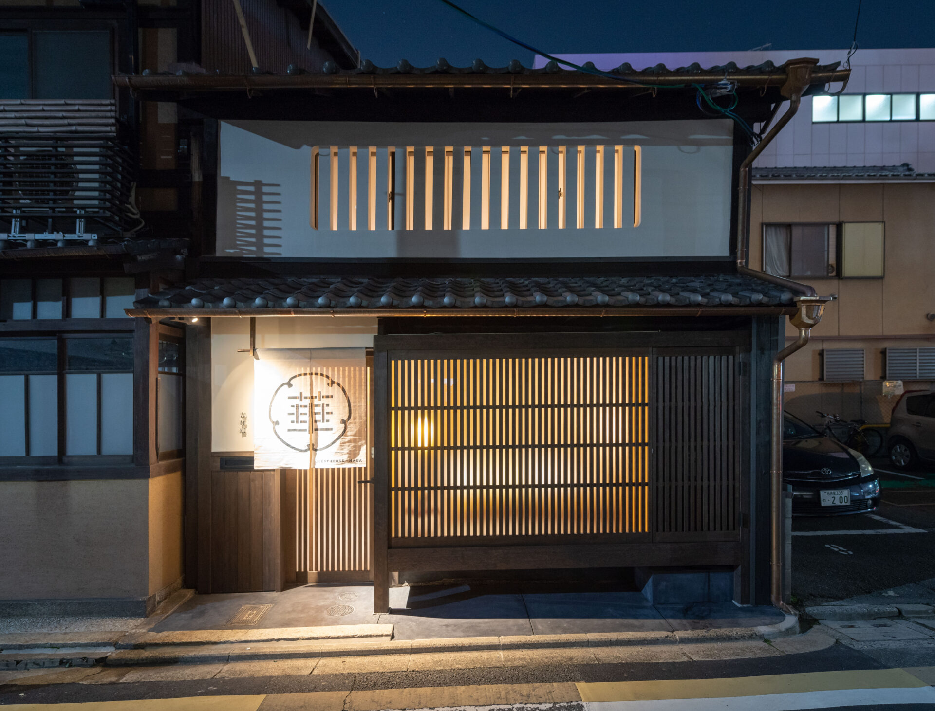 四条繁華街徒歩圏、築100年、ラグジュアリーな一棟貸し町屋旅館