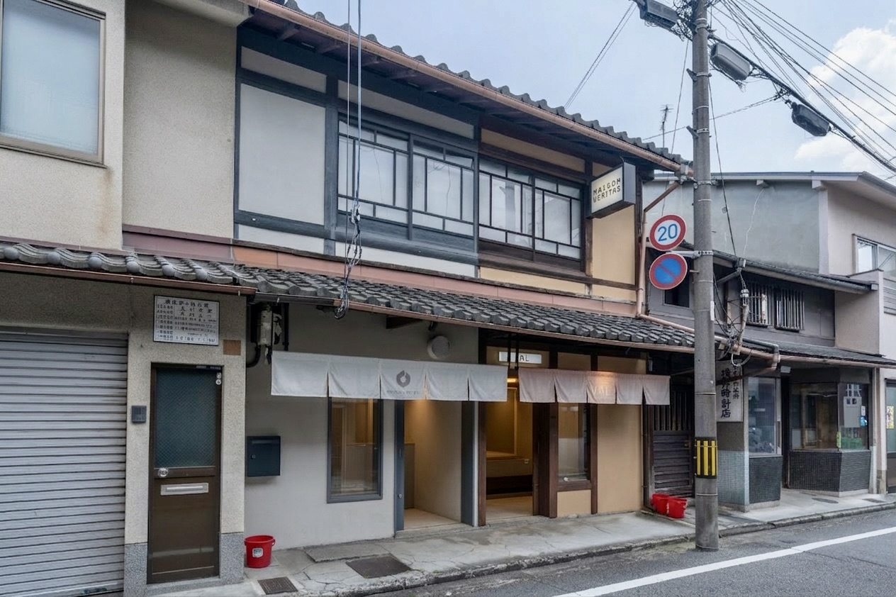 平安神宮まで徒歩10分、東山駅まで徒歩2分、改装済京町家